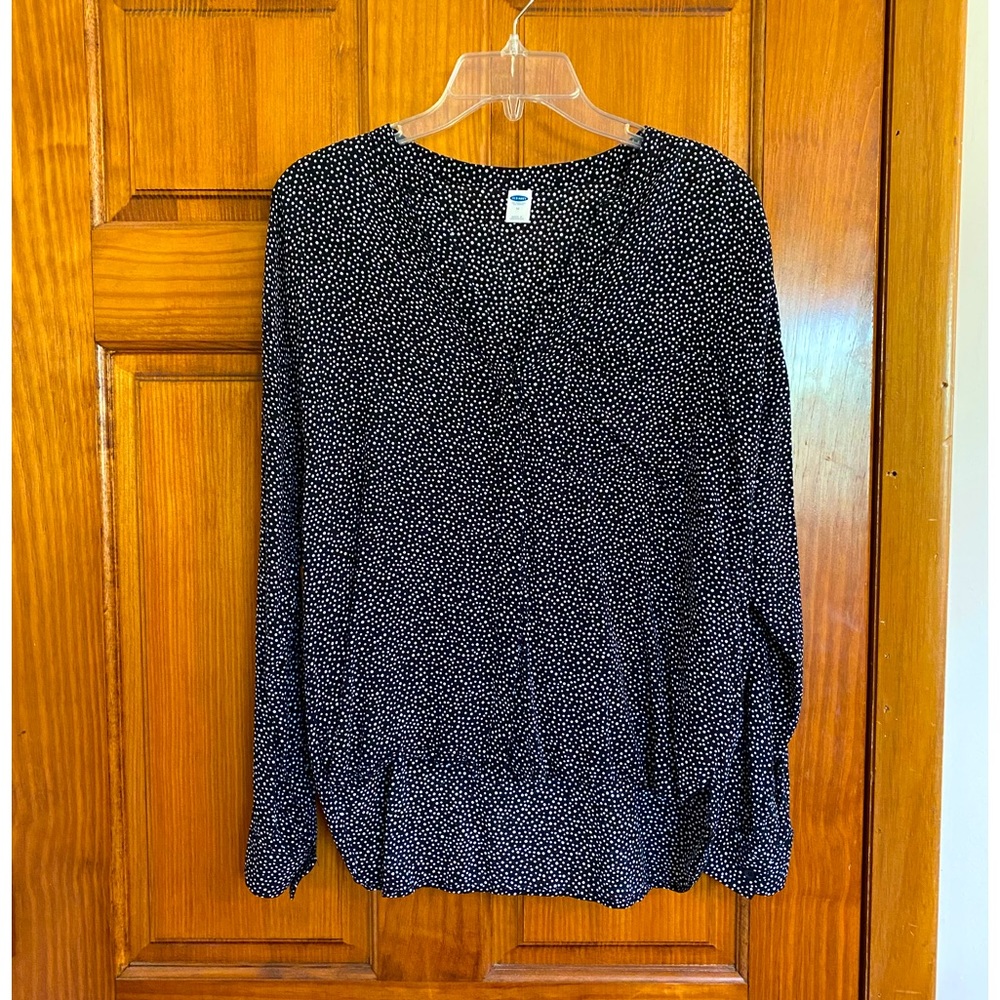 Old Navy Long Sleeve Black Polka Dot Top, Size Medium